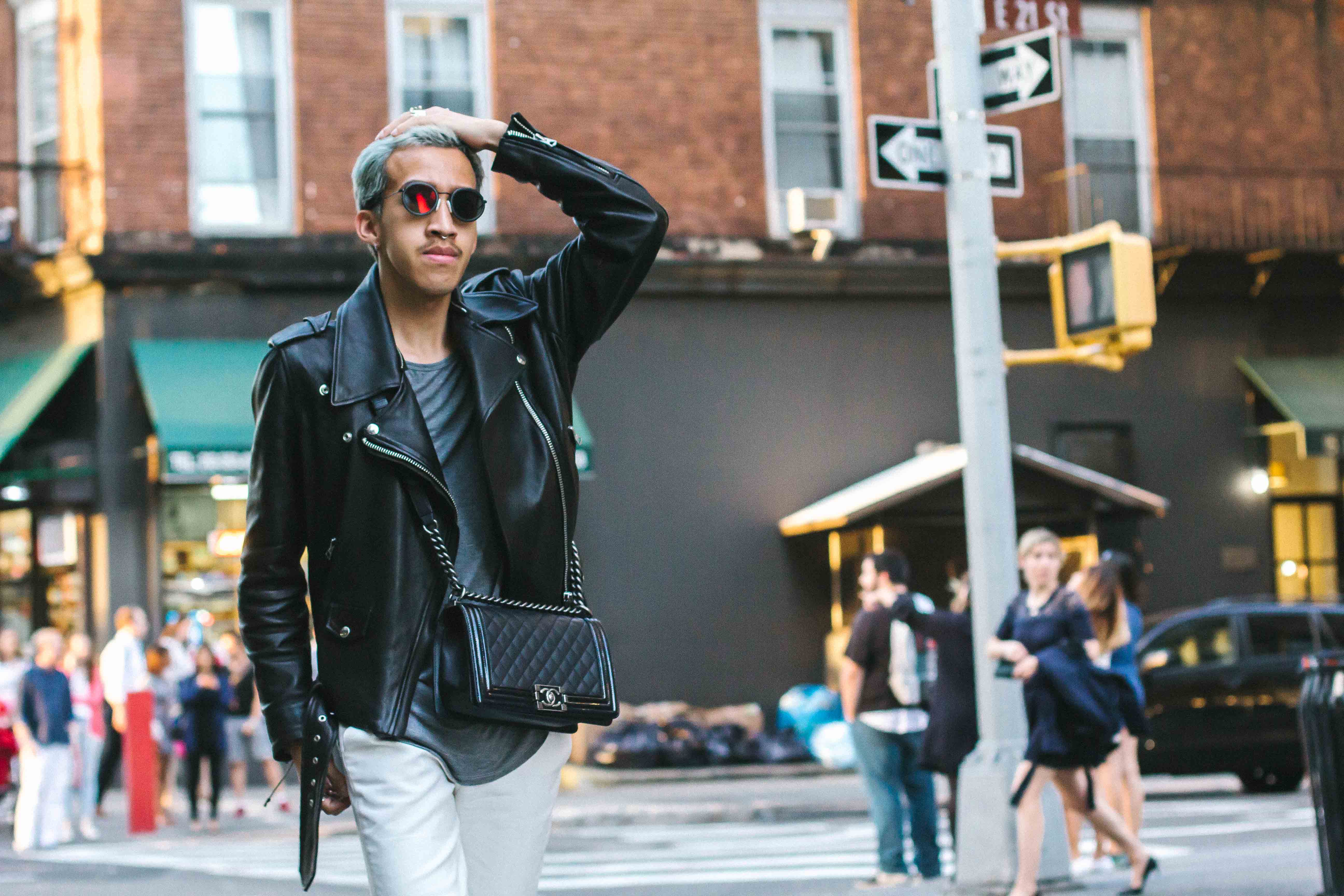 Pairing your outfit with white pants-4